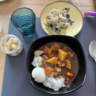 ���m�Â̑O�ɗ���